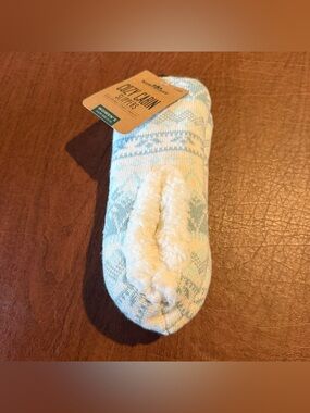 Cozy Cabin Slipper Socks in Light Blue and White- NWT